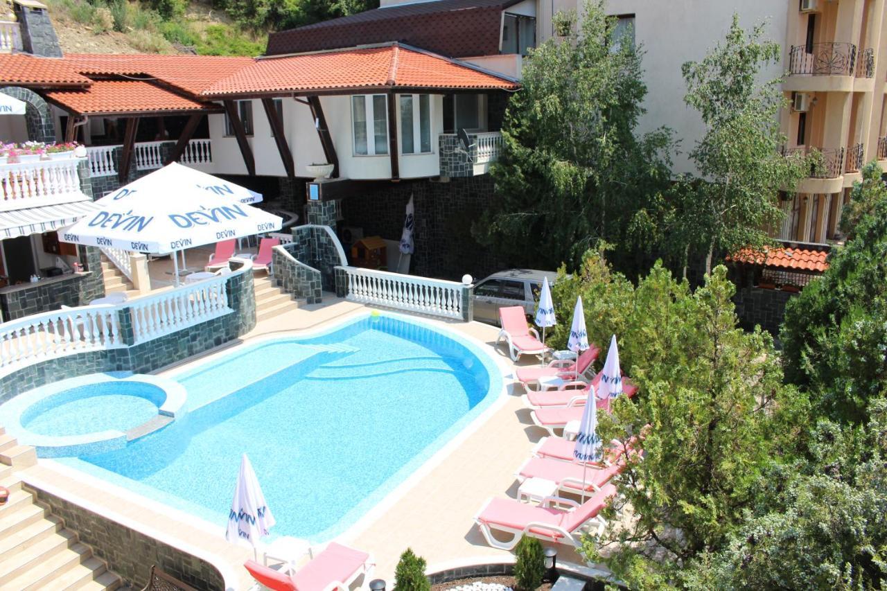 Arlanda Hotel Sveti Vlas Bagian luar foto